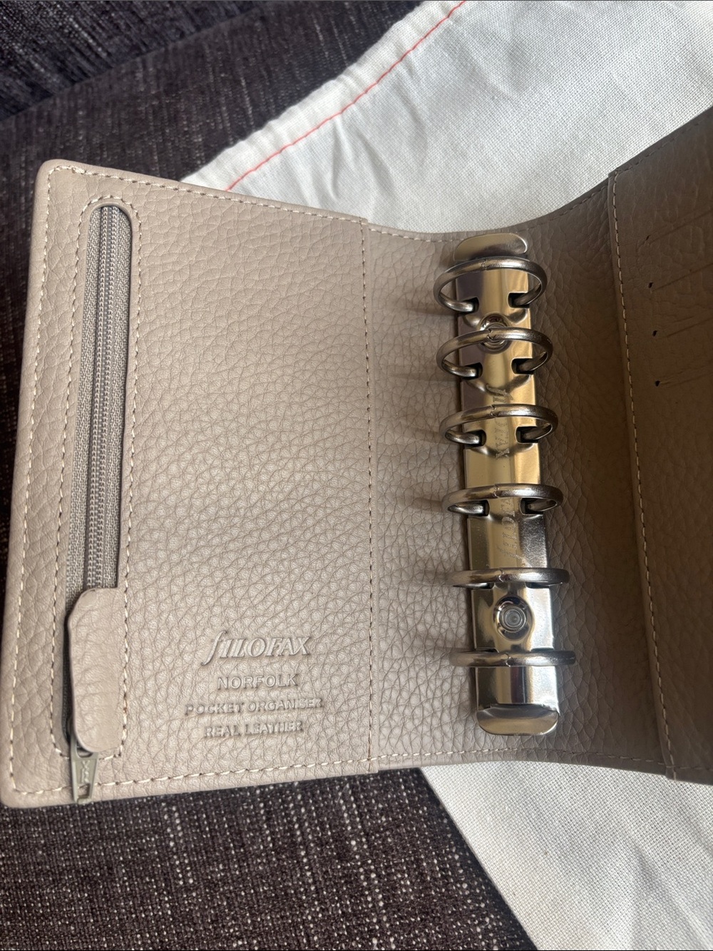 Filofax Pocket Rings Norfolk Leather Taupe Planner Notebook Cover Like New - Picture 9 of 15